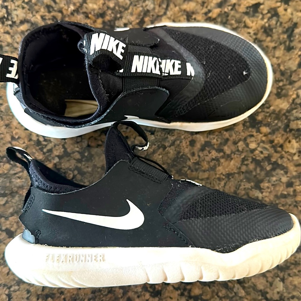 Nike slip on sneakers 10C
